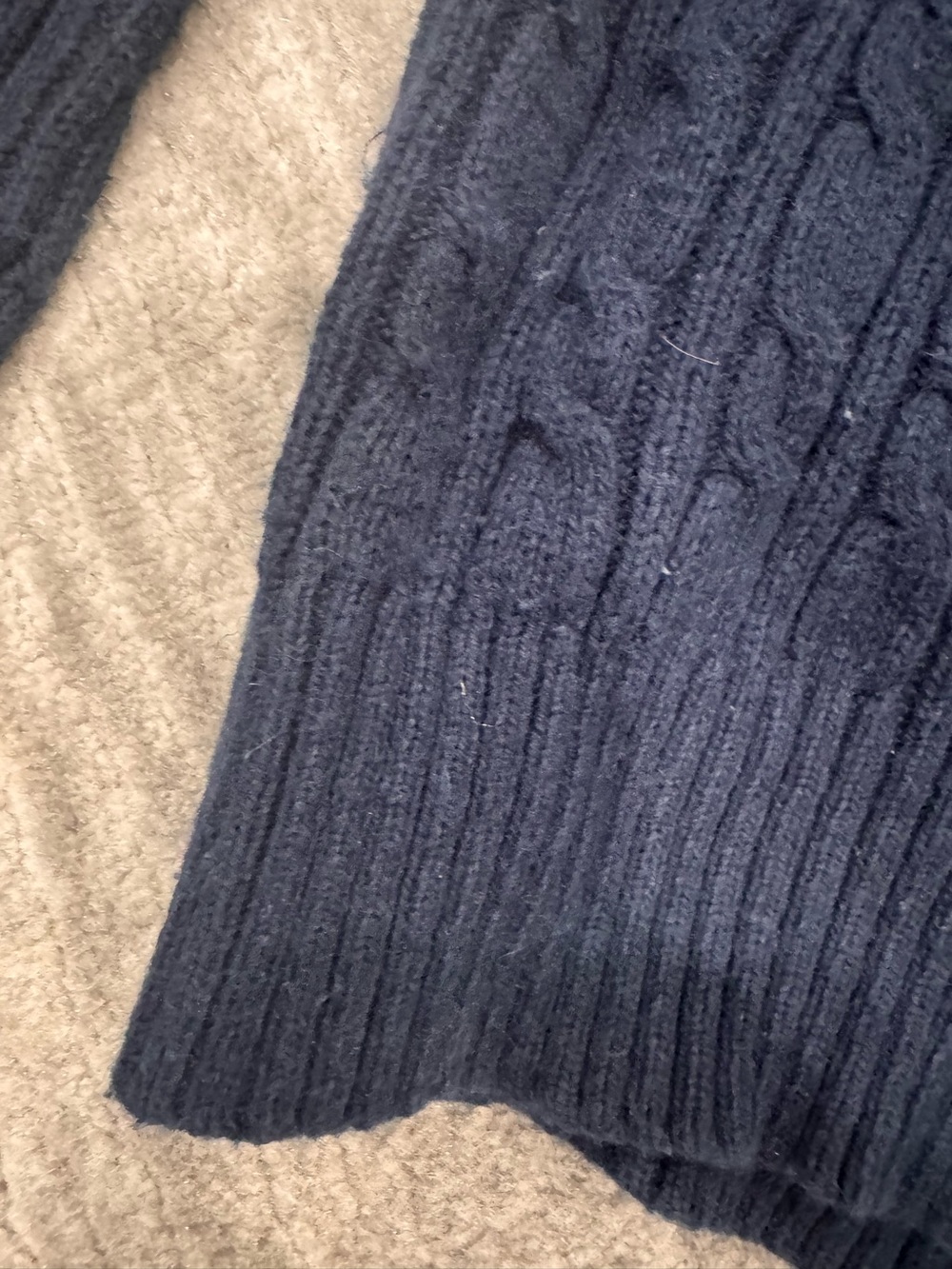 Vintage Hollister Women's Navy Cable Knit V-Neck Sweater - Picture 5 of 9